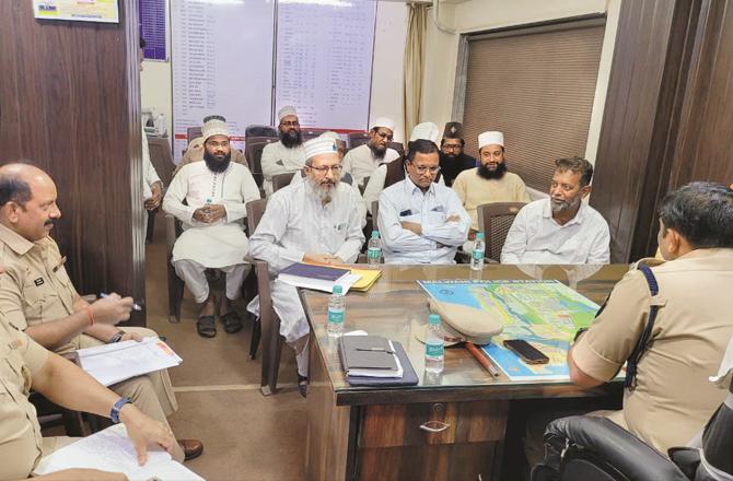 A scene of a meeting of trustees of mosques with the police in Maloney.